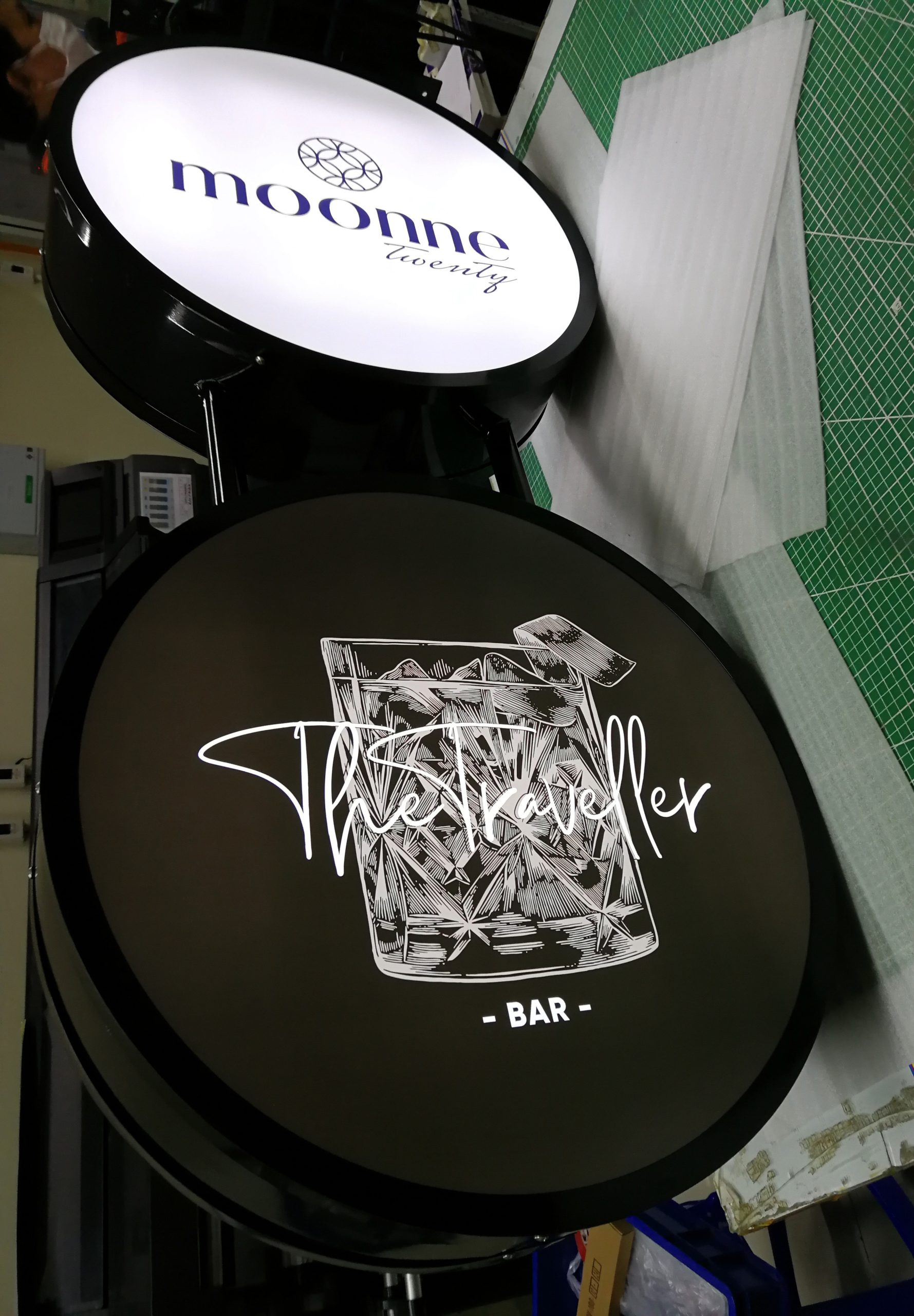 ป้ายร้านบาร์ & ผับ สถานบันเทิง