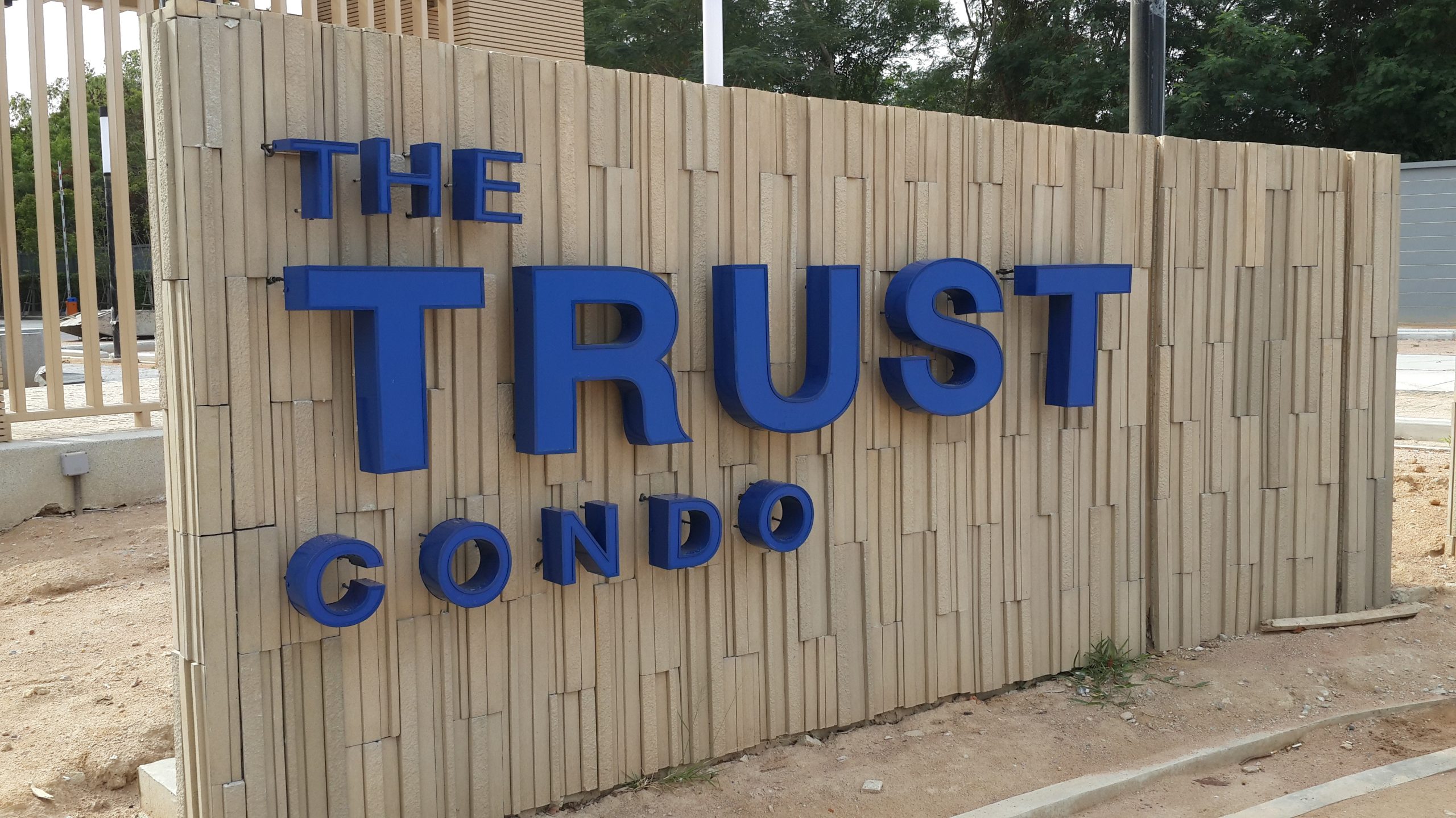 ป้ายคอนโดมิเนียม