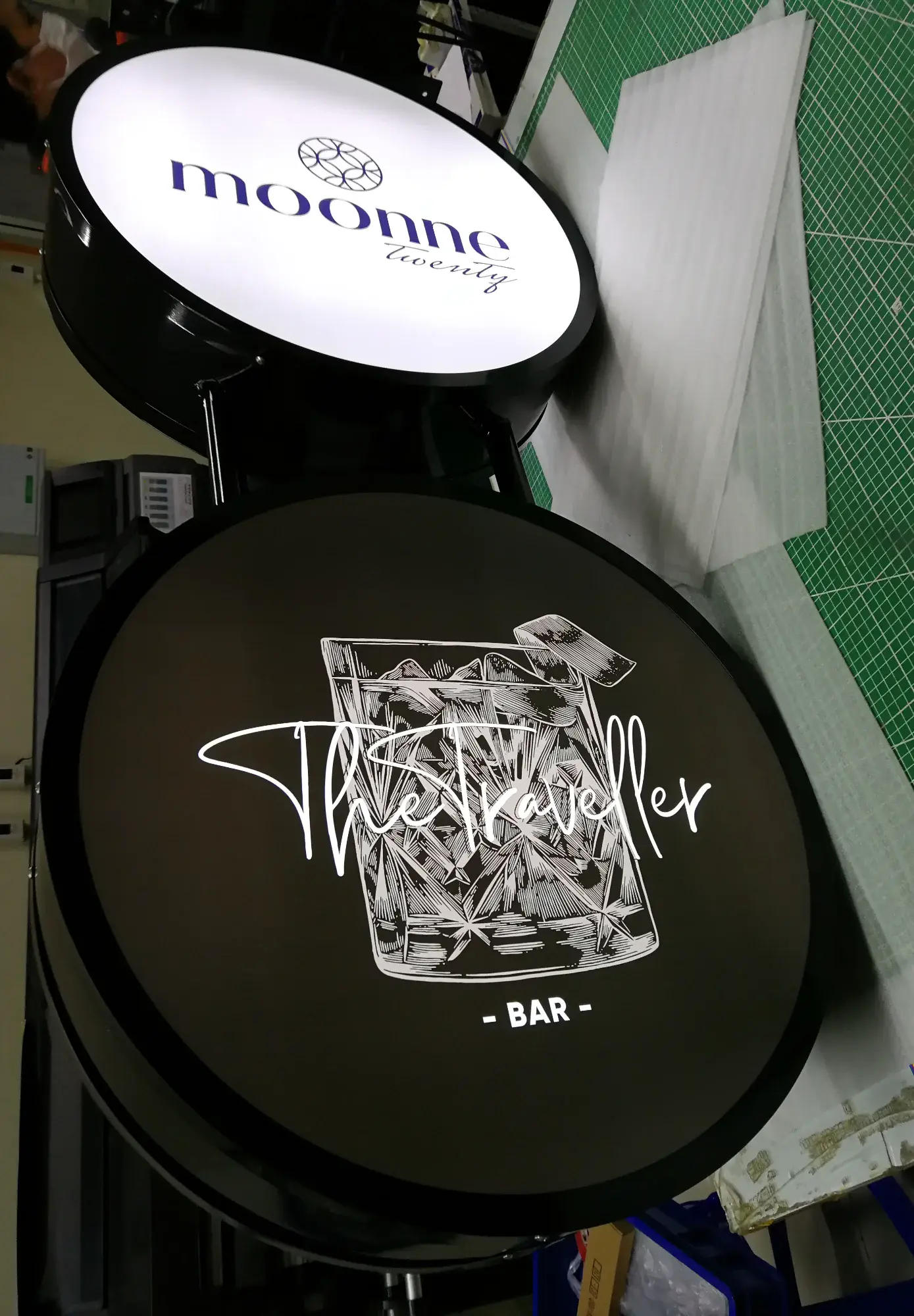 ป้ายร้านบาร์ & ผับ สถานบันเทิง