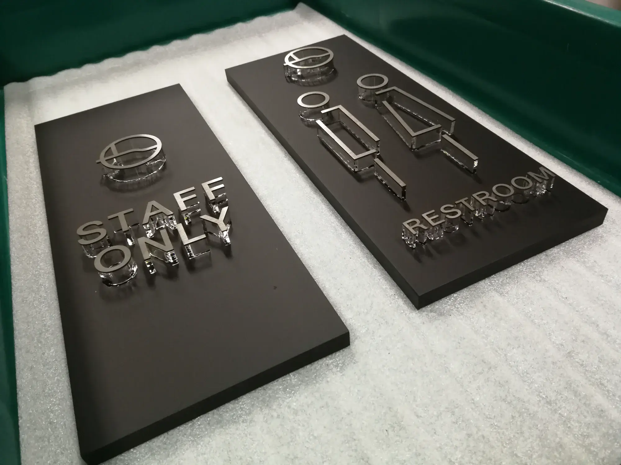 ป้ายโรงแรม (Hotel Sign)