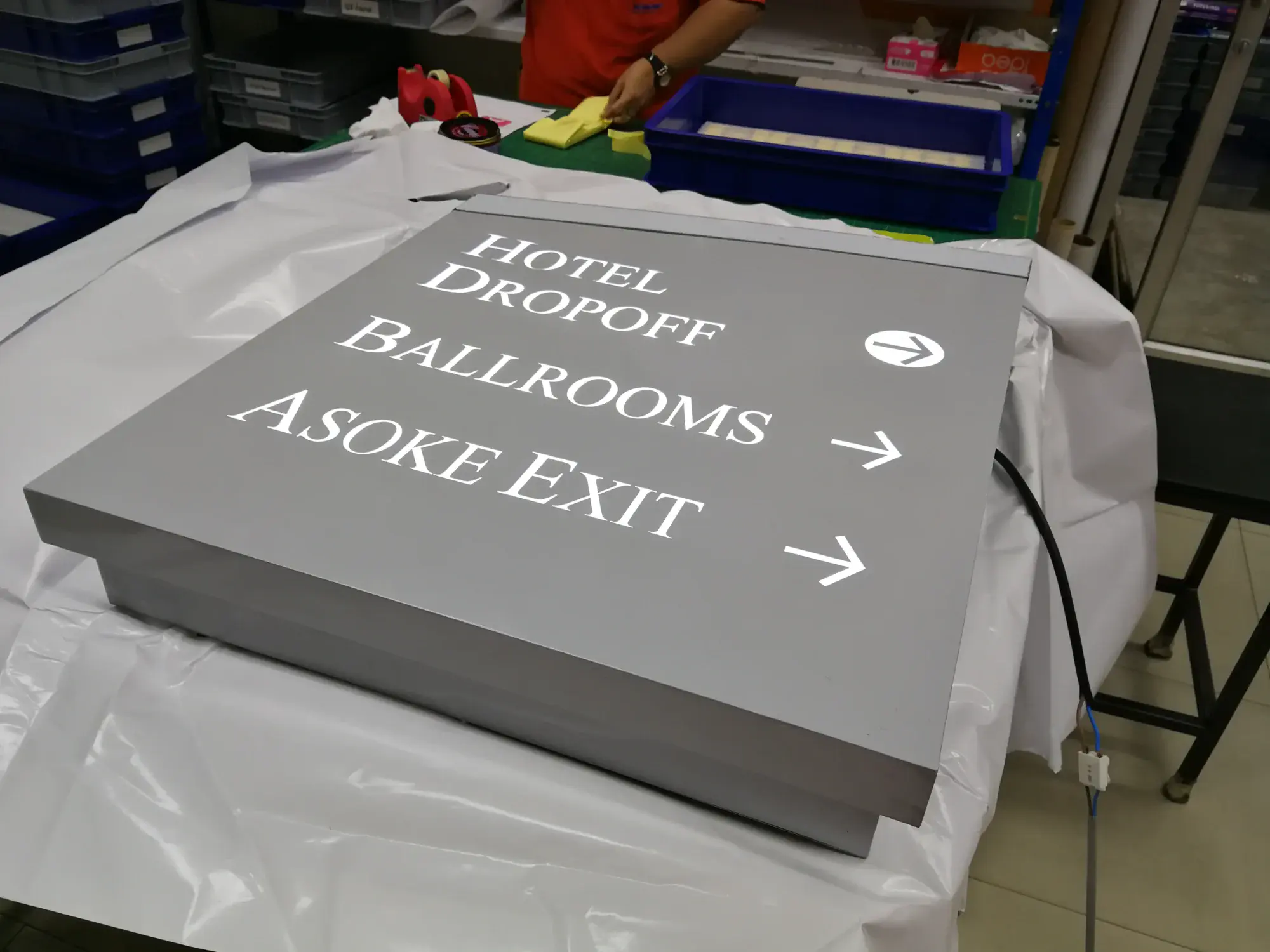 ป้ายโรงแรม (Hotel Sign)