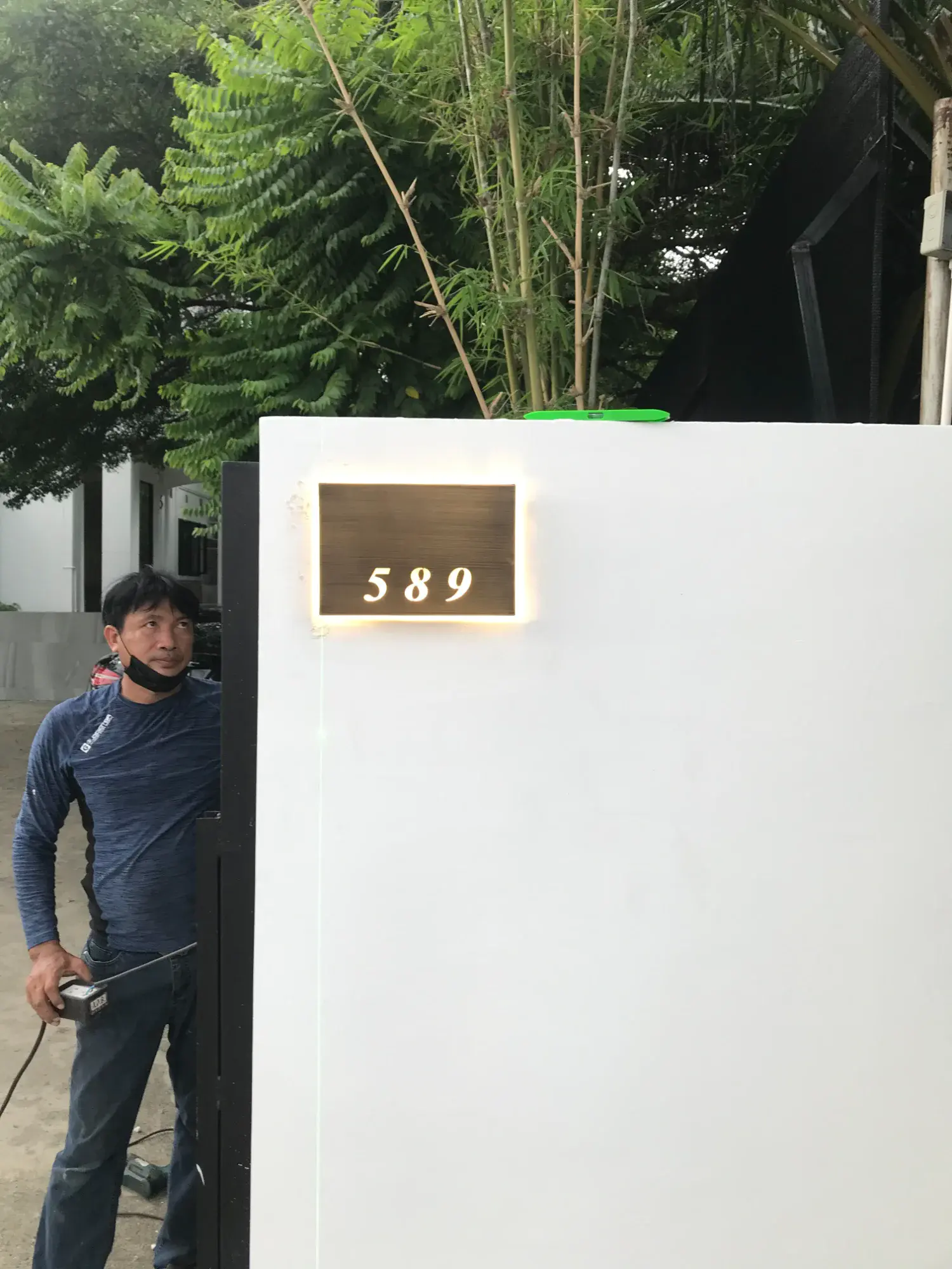 ป้ายฉลุ (Cut-Out Sign)