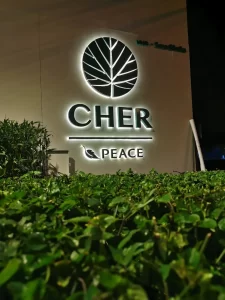 ป้ายโลโก้ CHER PEACE สแตนเลสมีไฟ LED ส่องสว่างตอนกลางคืน