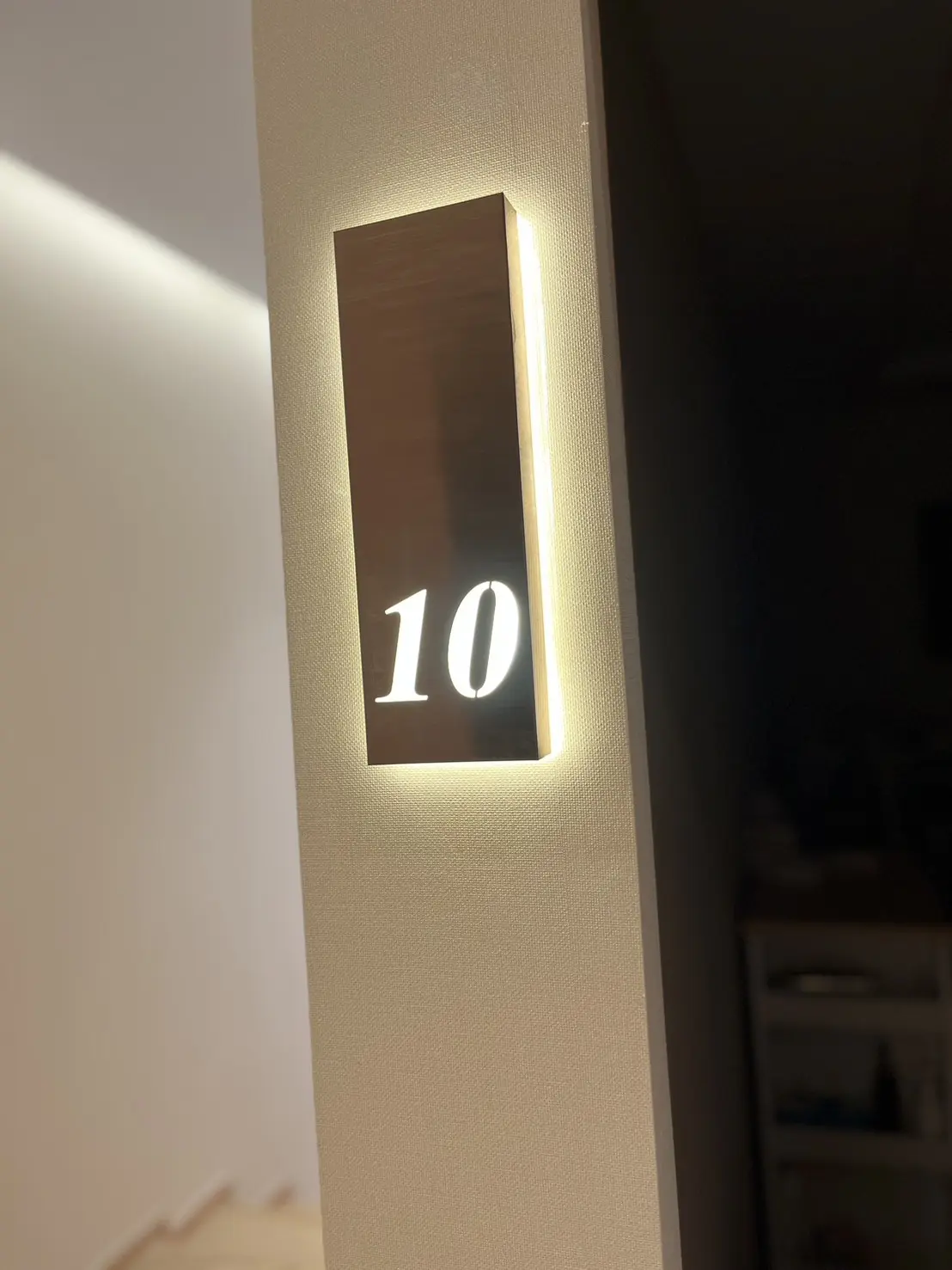 ป้ายโรงแรม (Hotel Sign)