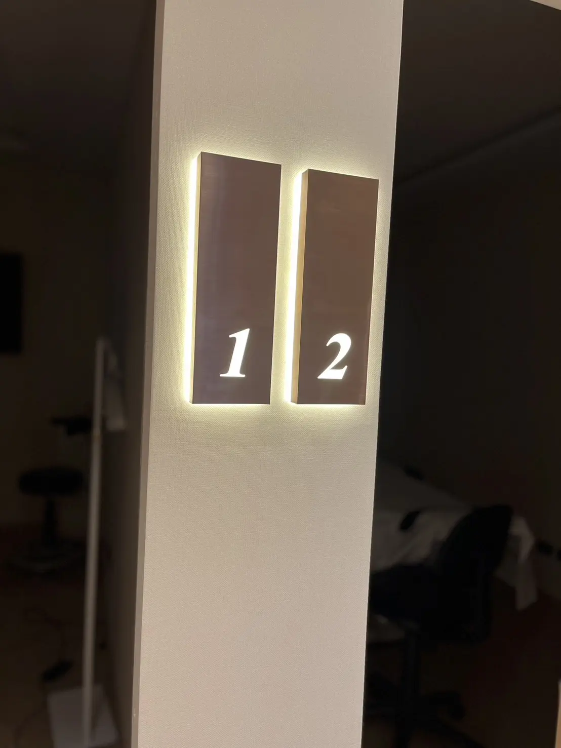 ป้ายโรงแรม (Hotel Sign)