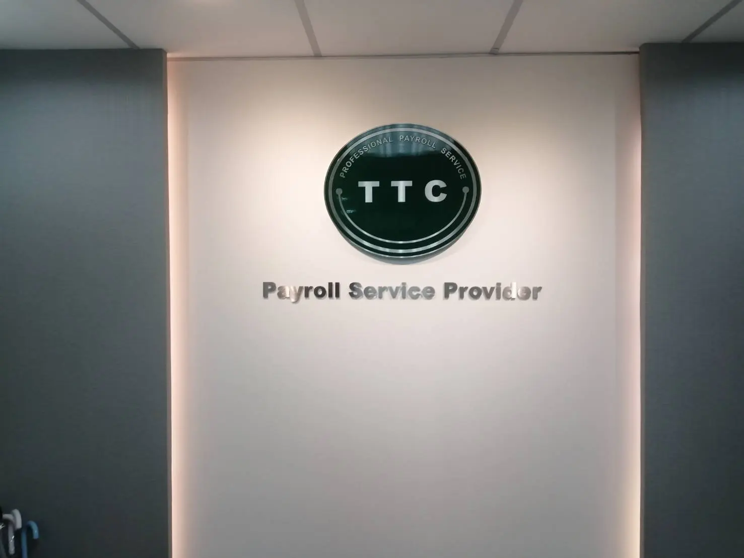 ป้ายโลโก้บริษัท (Company Logo Sign)