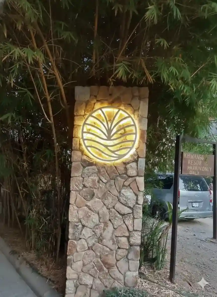 ป้ายไฟออกหลัง ป้ายโลโก้โรงแรม