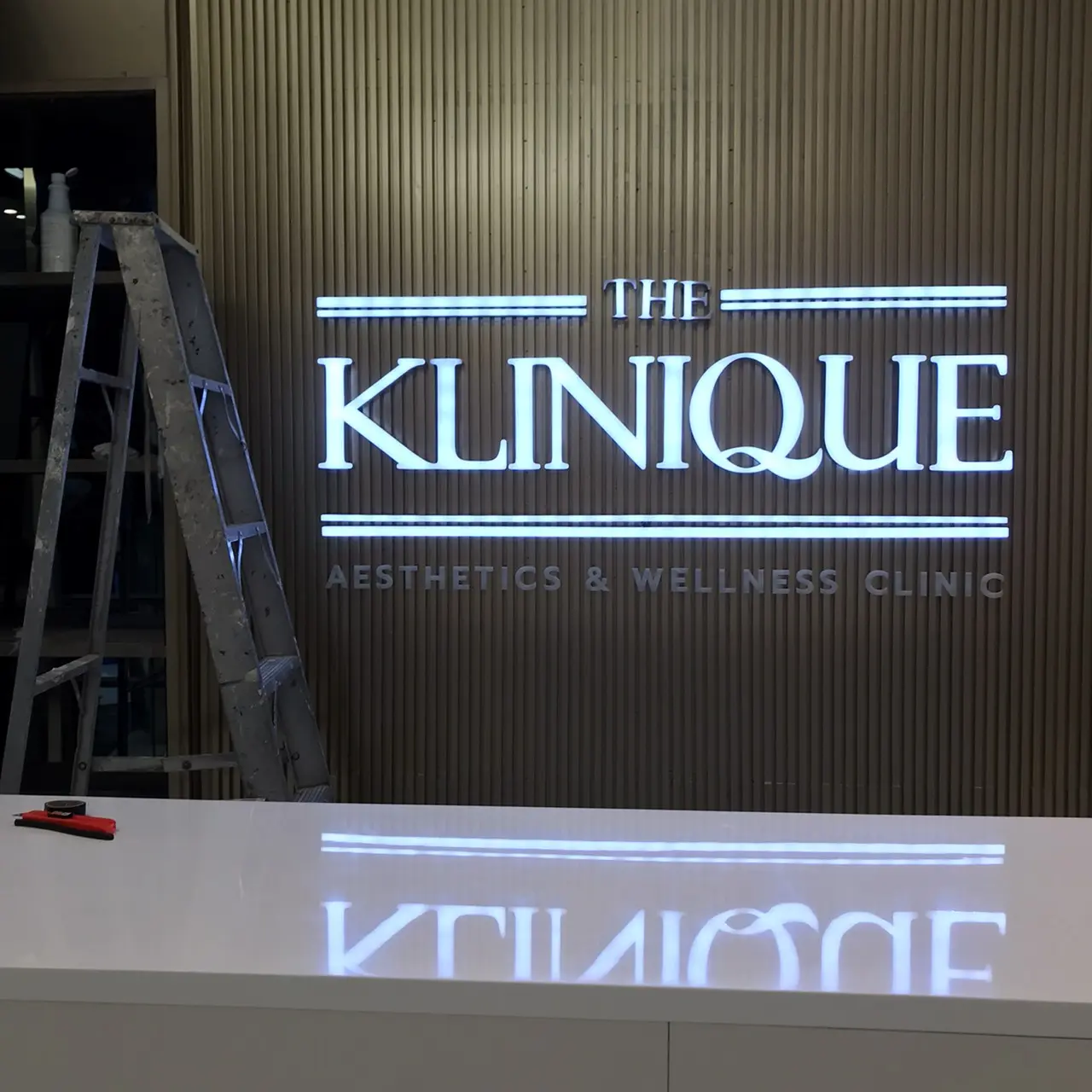 ป้ายคลินิค ป้ายไฟออกหน้า KLINQUE